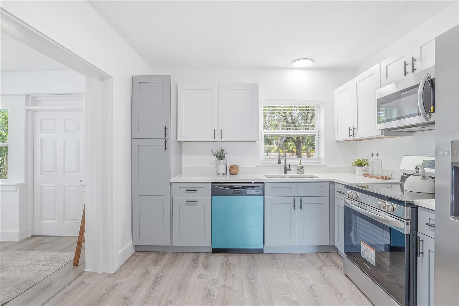 Image 6 of 28 For 7125 5th Avenue N