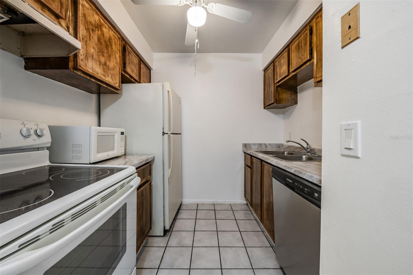 Image 8 of 27 For 4208 Winding Moss Trail 102