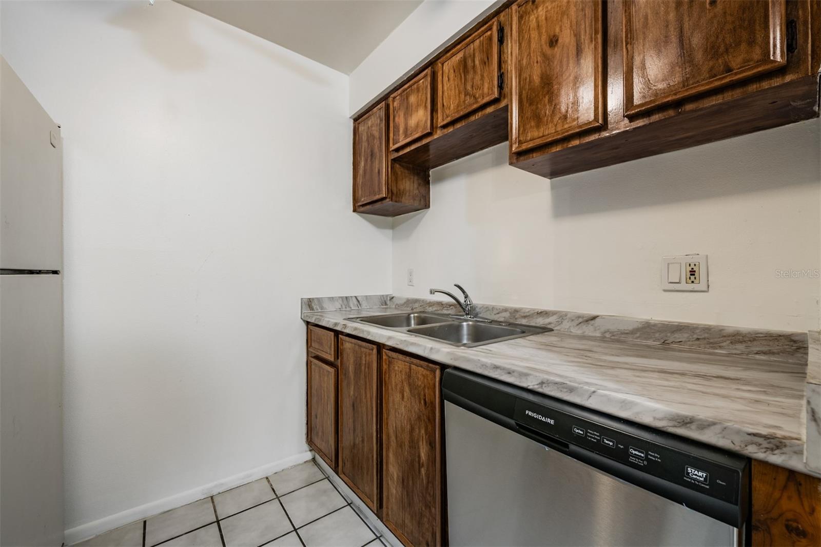 Image 9 of 27 For 4208 Winding Moss Trail 102