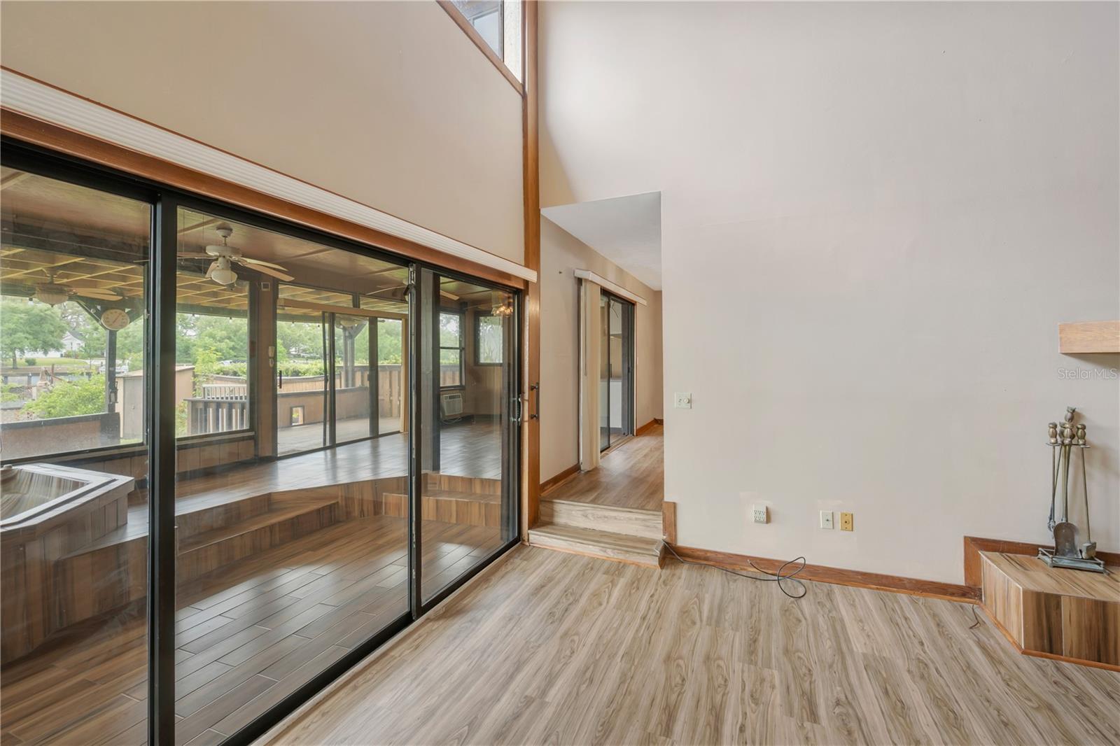 Listing photo id 8 for 1304 Charter Street