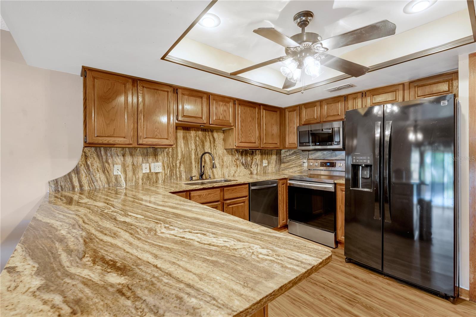 Listing photo id 11 for 1304 Charter Street