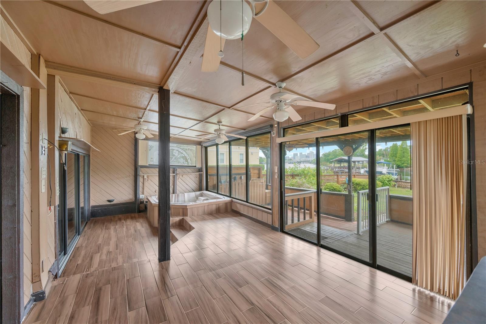 Listing photo id 18 for 1304 Charter Street