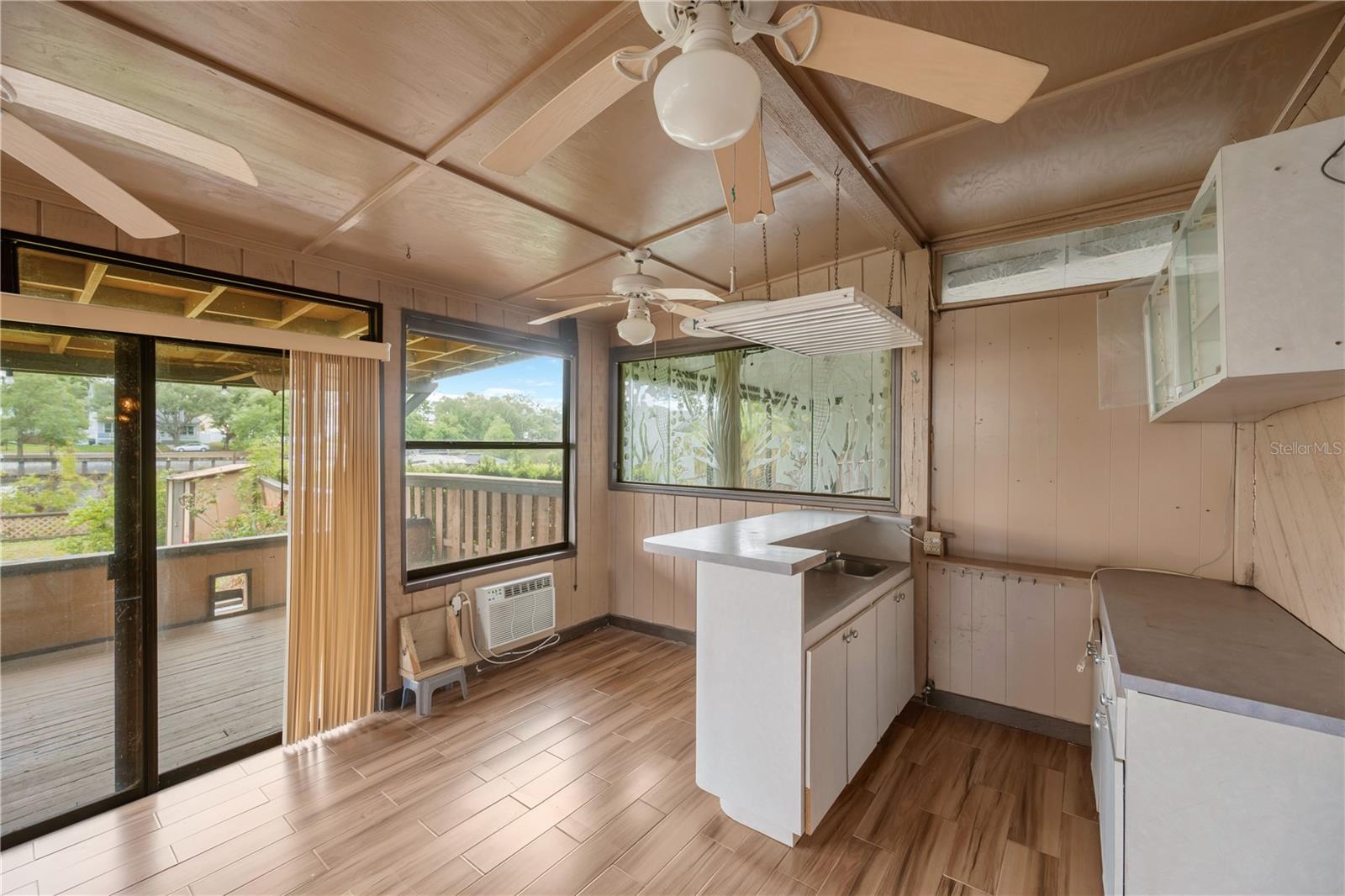 Listing photo id 20 for 1304 Charter Street