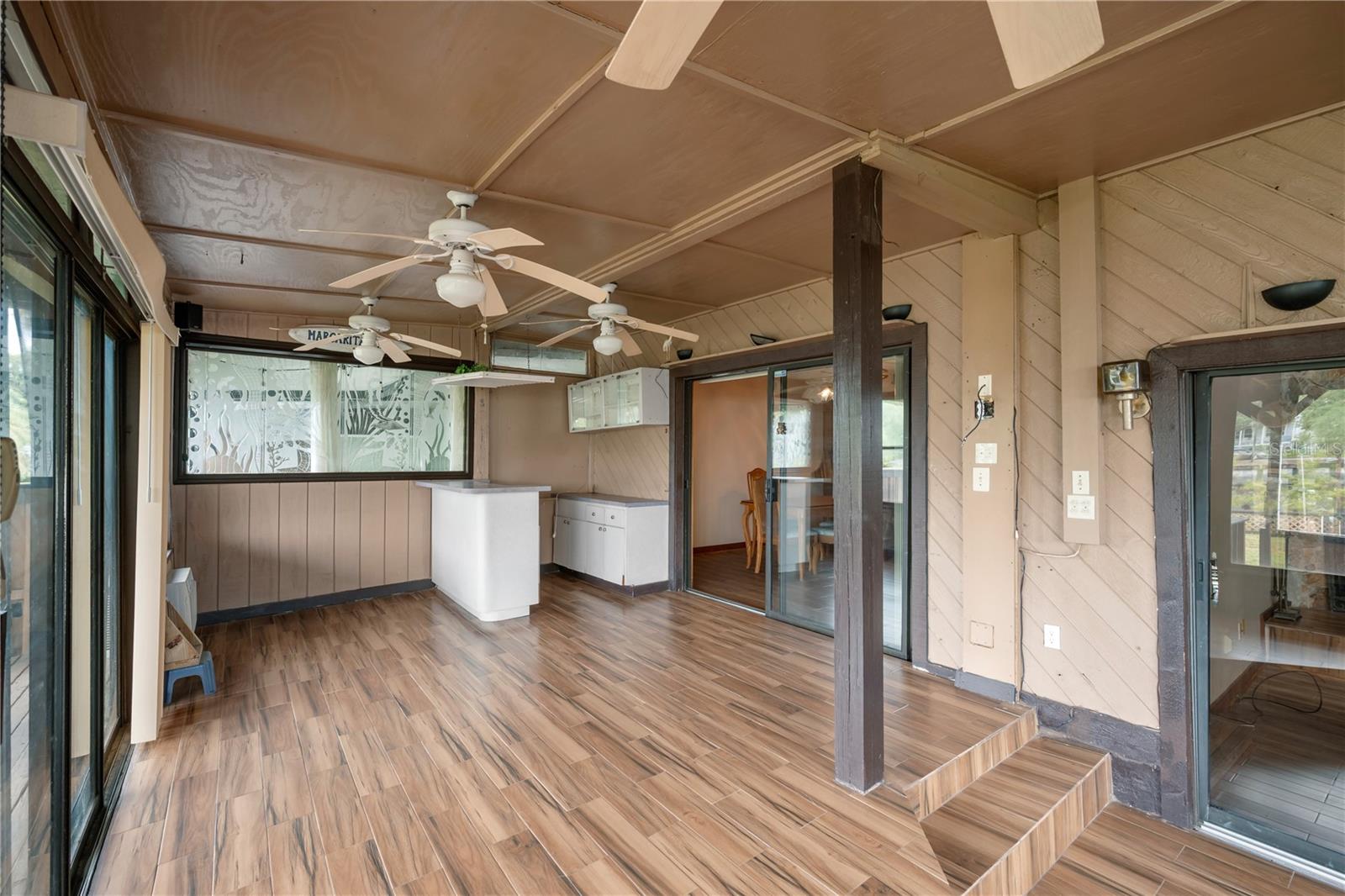 Listing photo id 22 for 1304 Charter Street