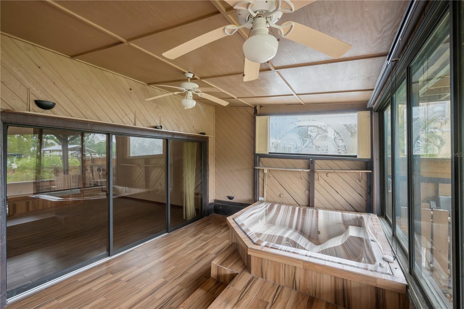 Listing photo id 23 for 1304 Charter Street