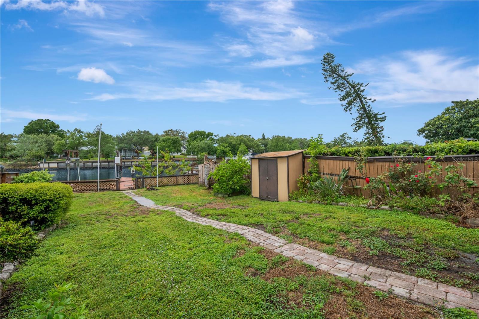 Listing photo id 26 for 1304 Charter Street