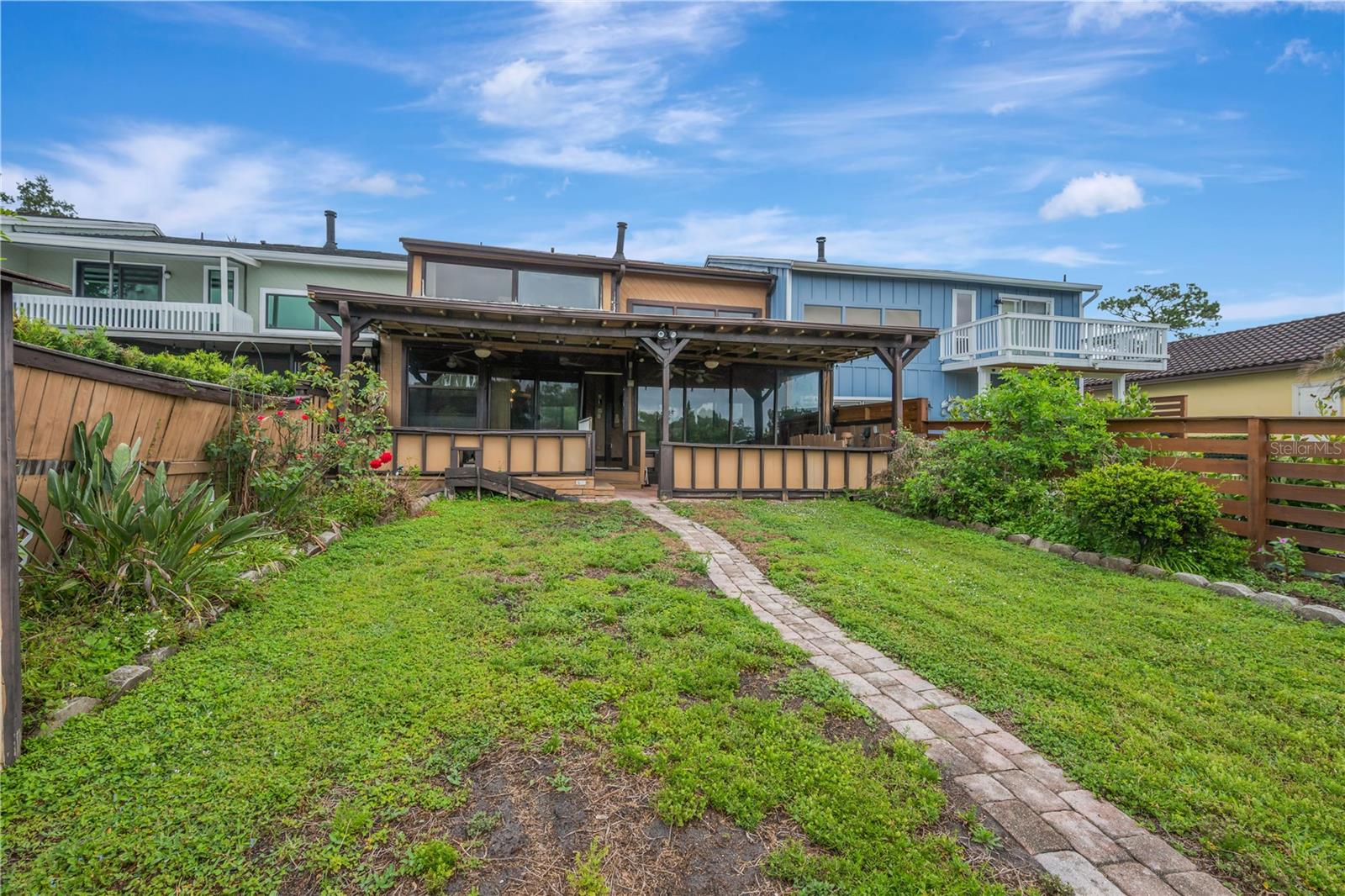 Listing photo id 27 for 1304 Charter Street