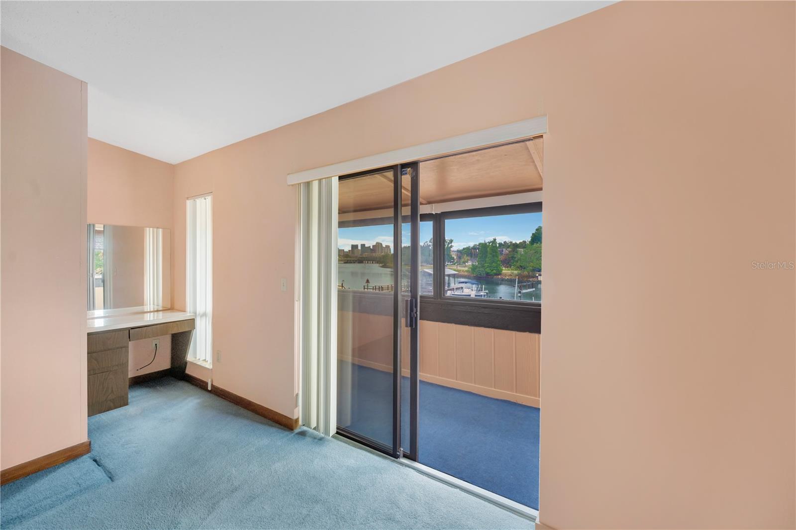 Listing photo id 32 for 1304 Charter Street