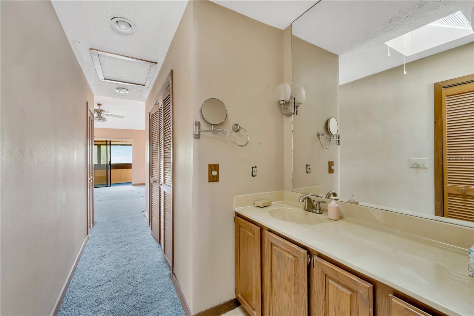 Listing photo id 36 for 1304 Charter Street