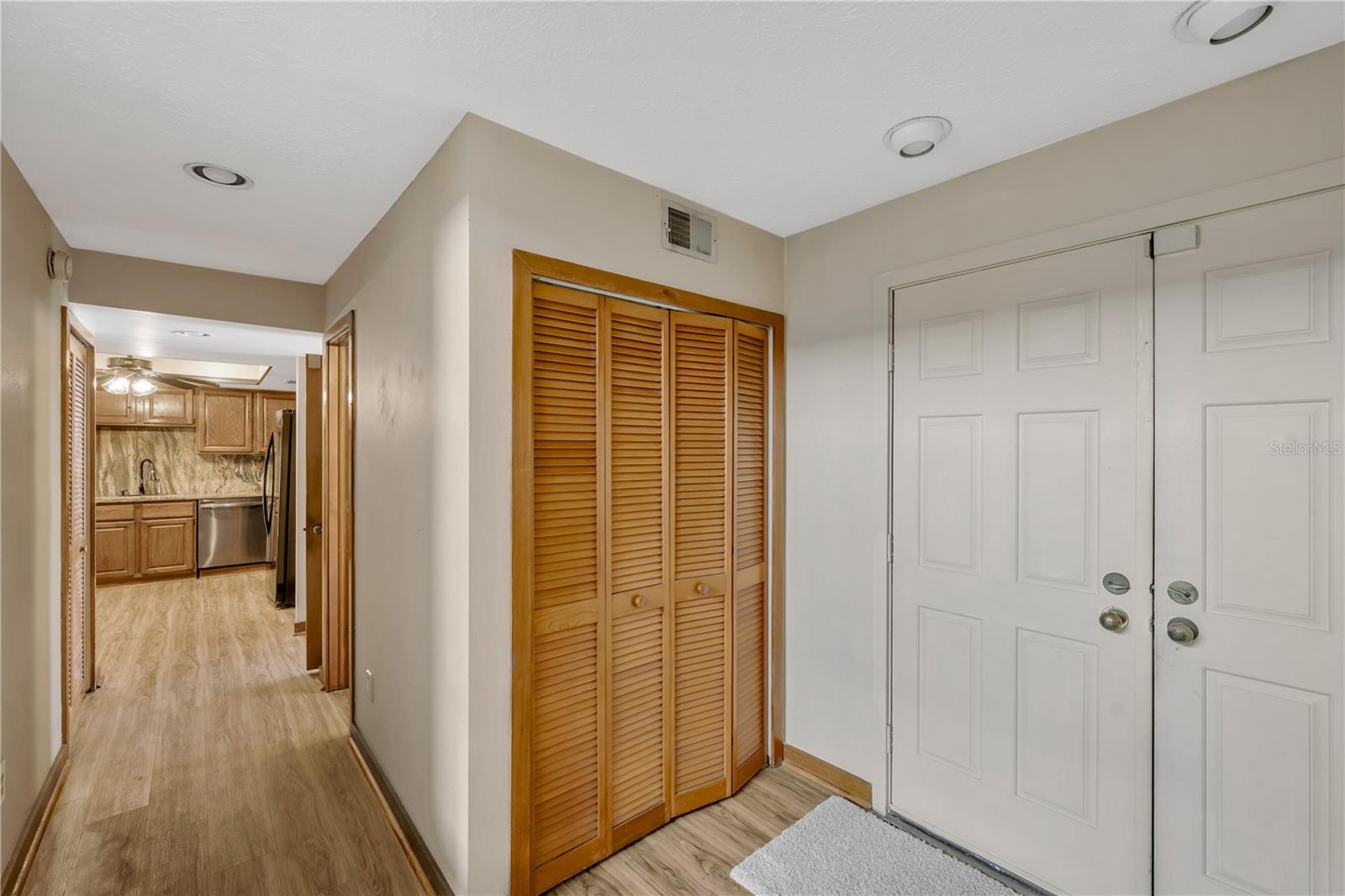 Listing photo id 2 for 1304 Charter Street