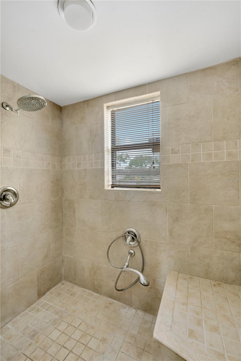 Listing photo id 39 for 1304 Charter Street