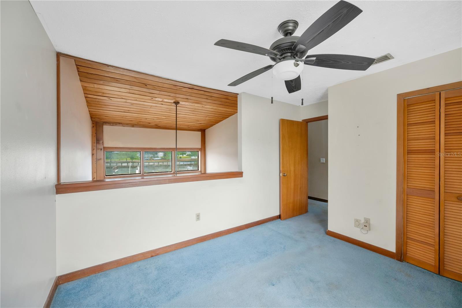 Listing photo id 41 for 1304 Charter Street