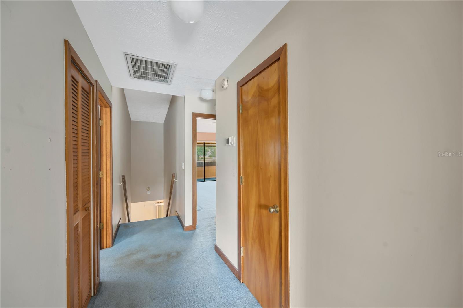 Listing photo id 46 for 1304 Charter Street