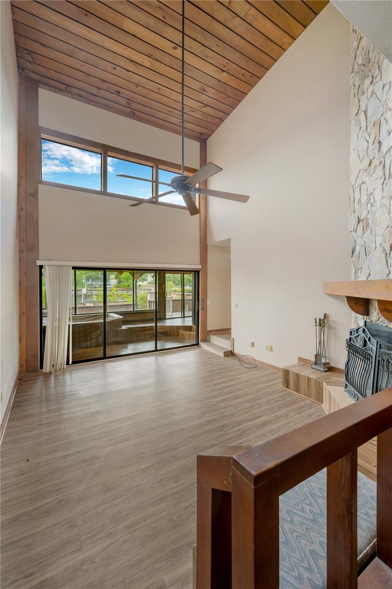 Listing photo id 3 for 1304 Charter Street