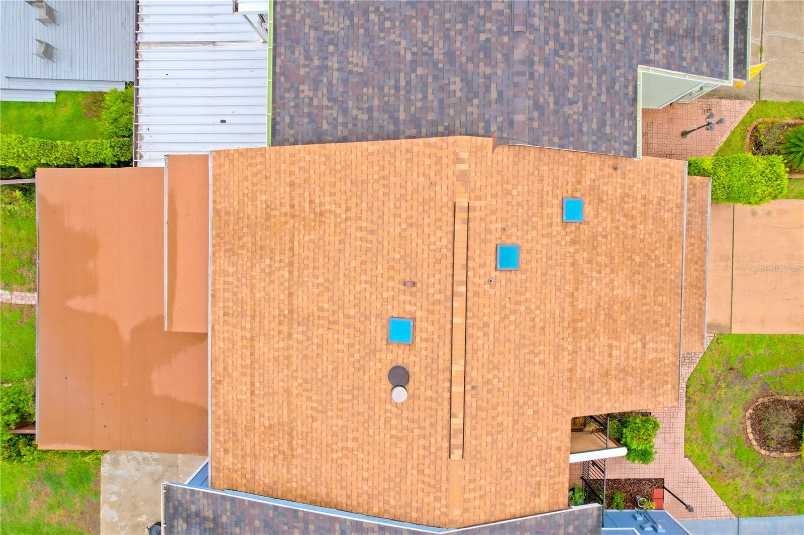 Listing photo id 49 for 1304 Charter Street