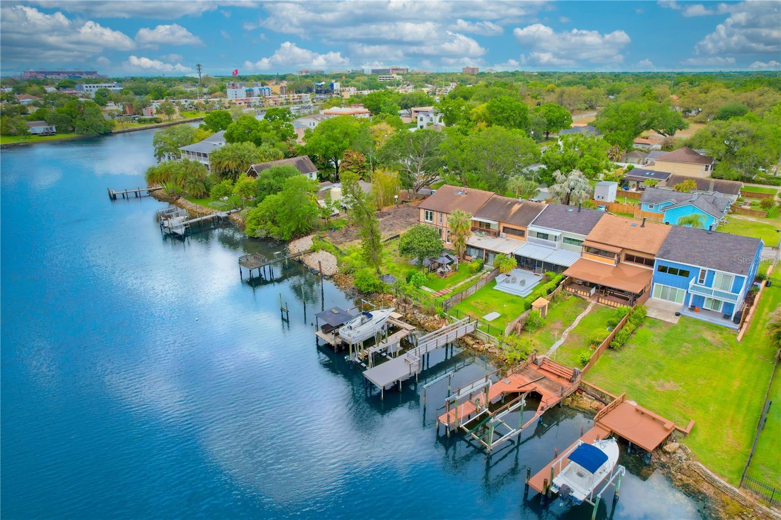 Listing photo id 53 for 1304 Charter Street