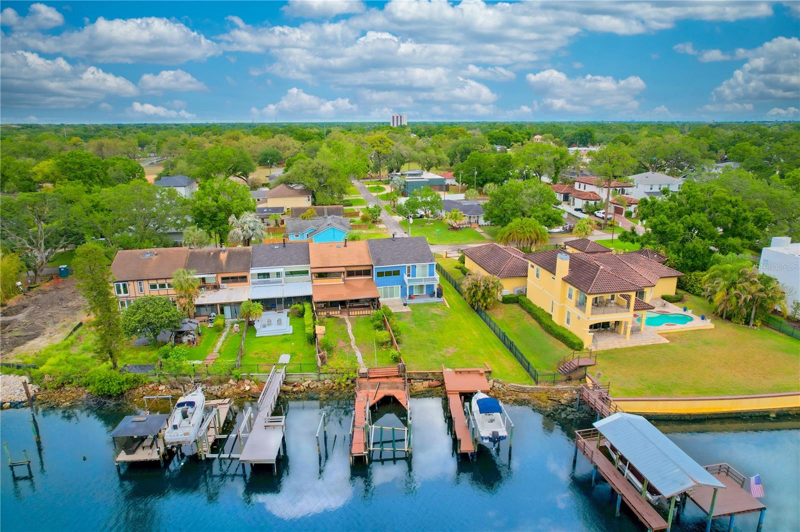 Listing photo id 54 for 1304 Charter Street