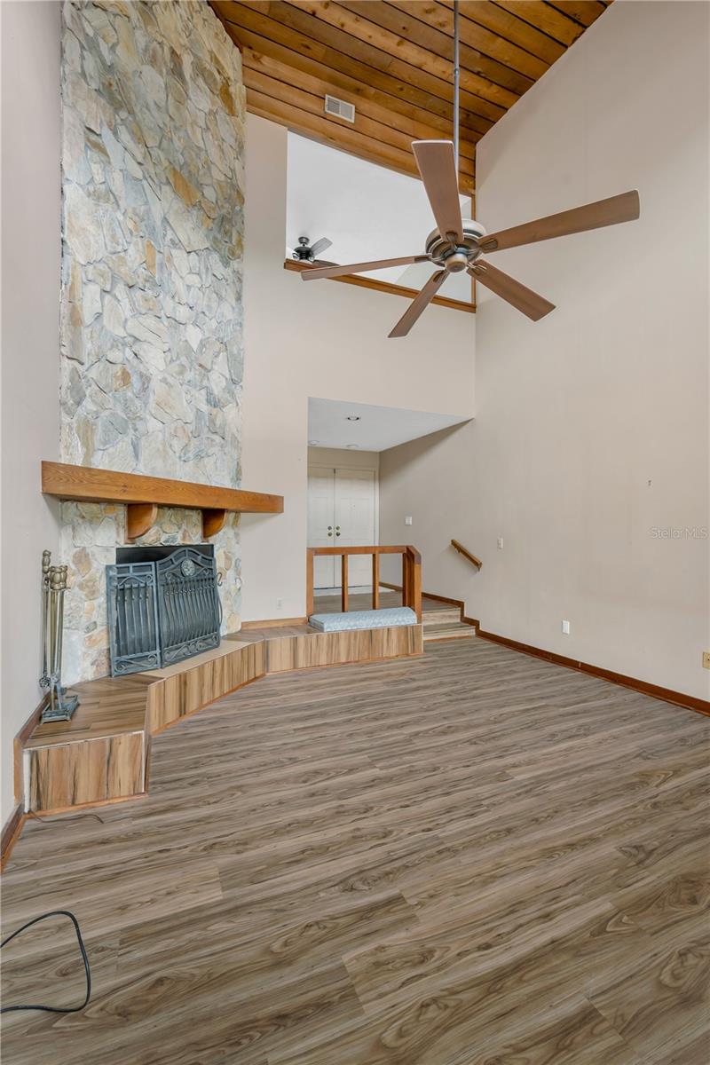 Listing photo id 5 for 1304 Charter Street