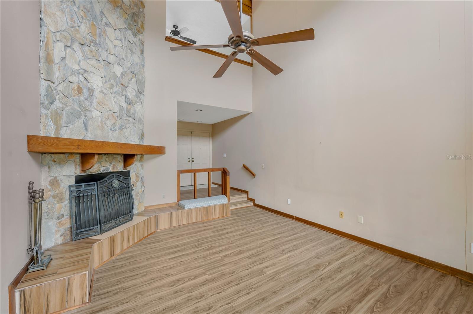 Listing photo id 7 for 1304 Charter Street