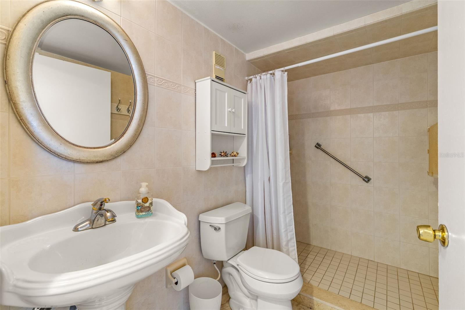 Image 28 of 54 For 1 Key Capri  102e