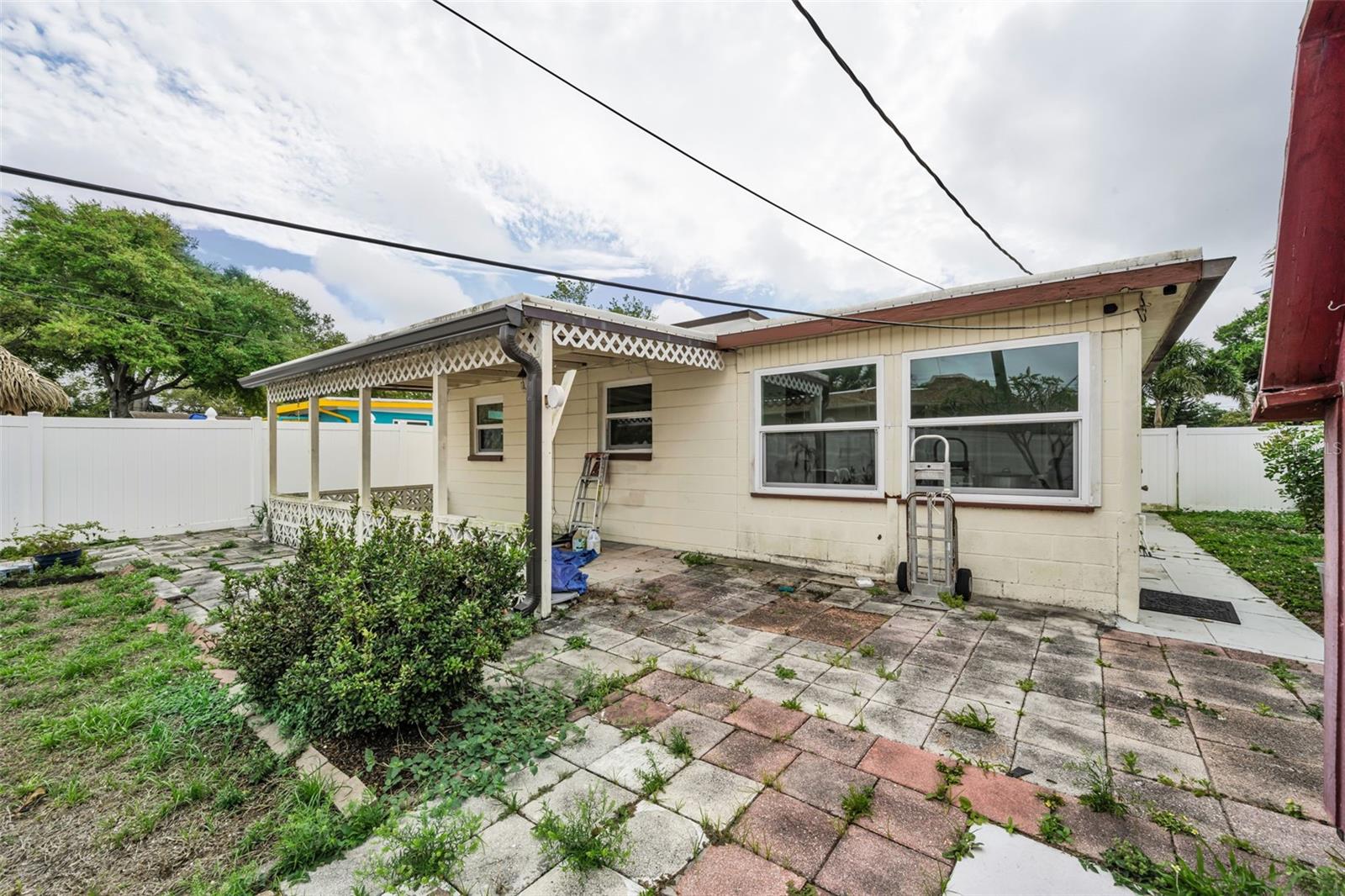 Image 3 of 6 For 5769 Dartmouth Avenue N