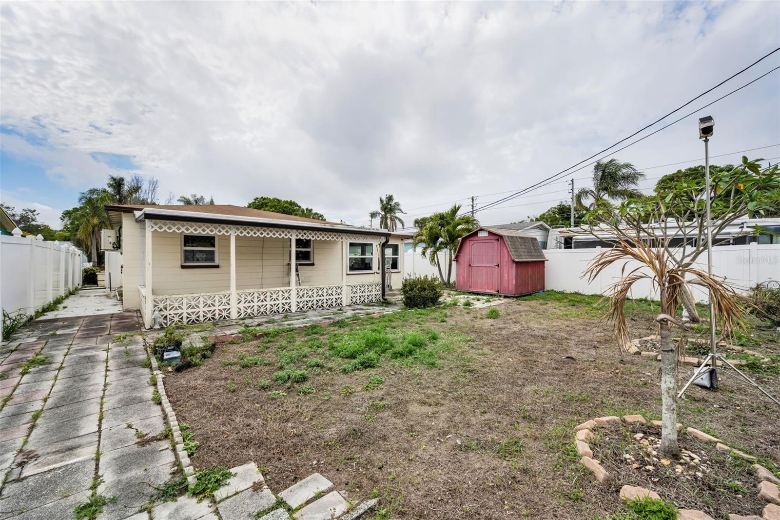 Image 5 of 6 For 5769 Dartmouth Avenue N