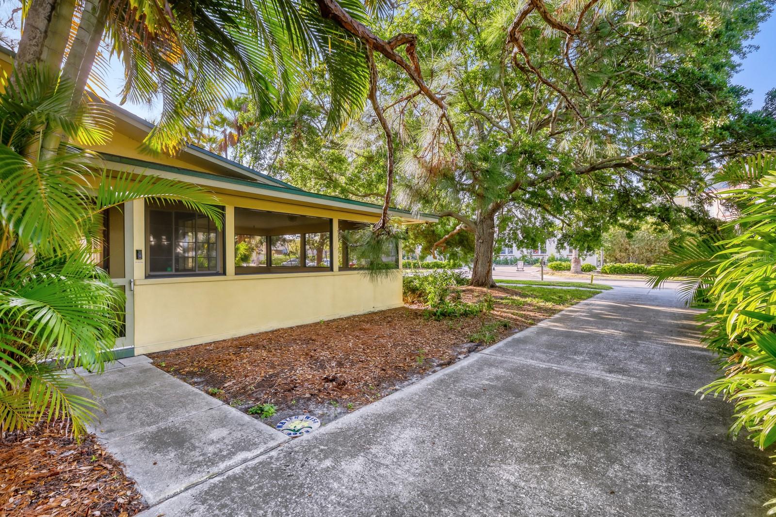 Image 5 of 11 For 224 Lyndhurst Street