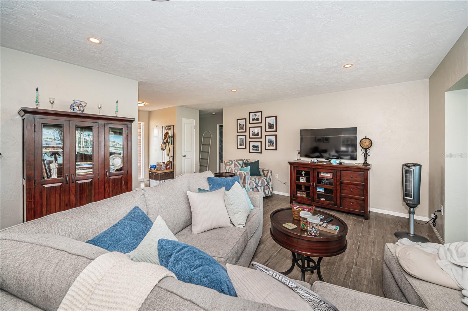 Image 9 of 34 For 7927 11th Avenue S