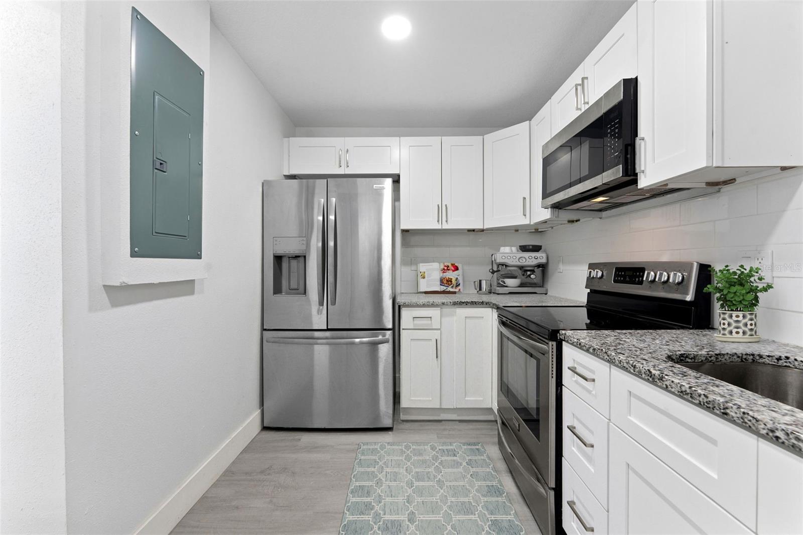 Image 10 of 27 For 10124 Hyacinth Avenue