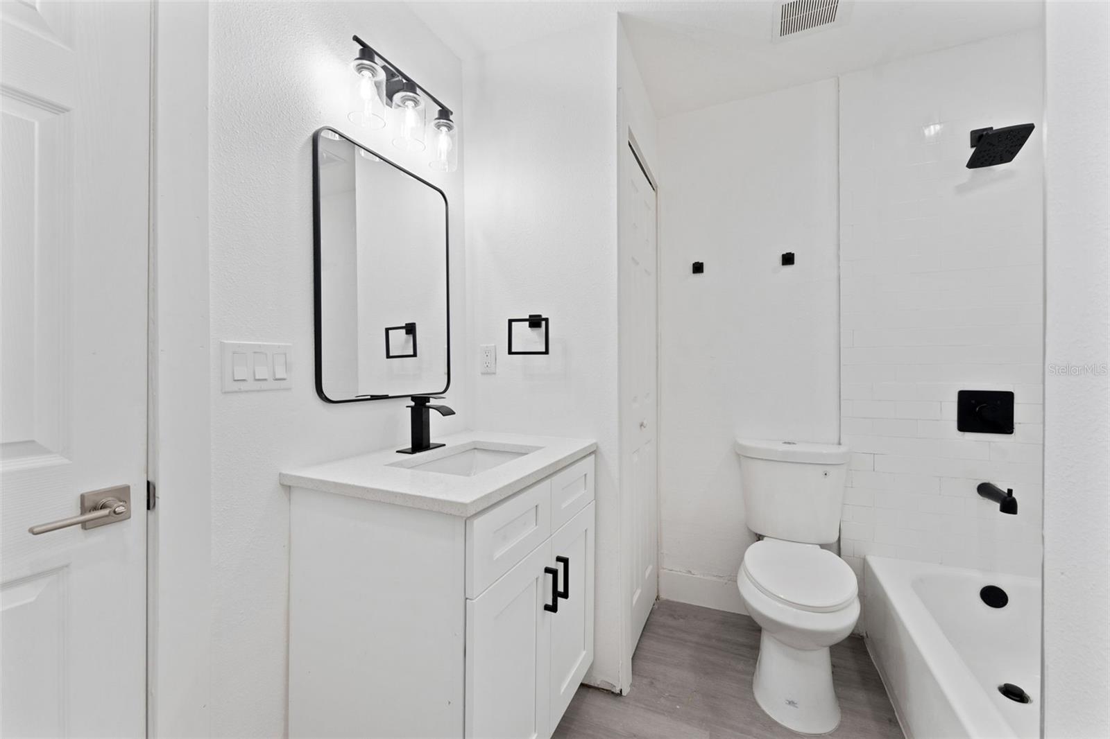 Image 16 of 27 For 10124 Hyacinth Avenue