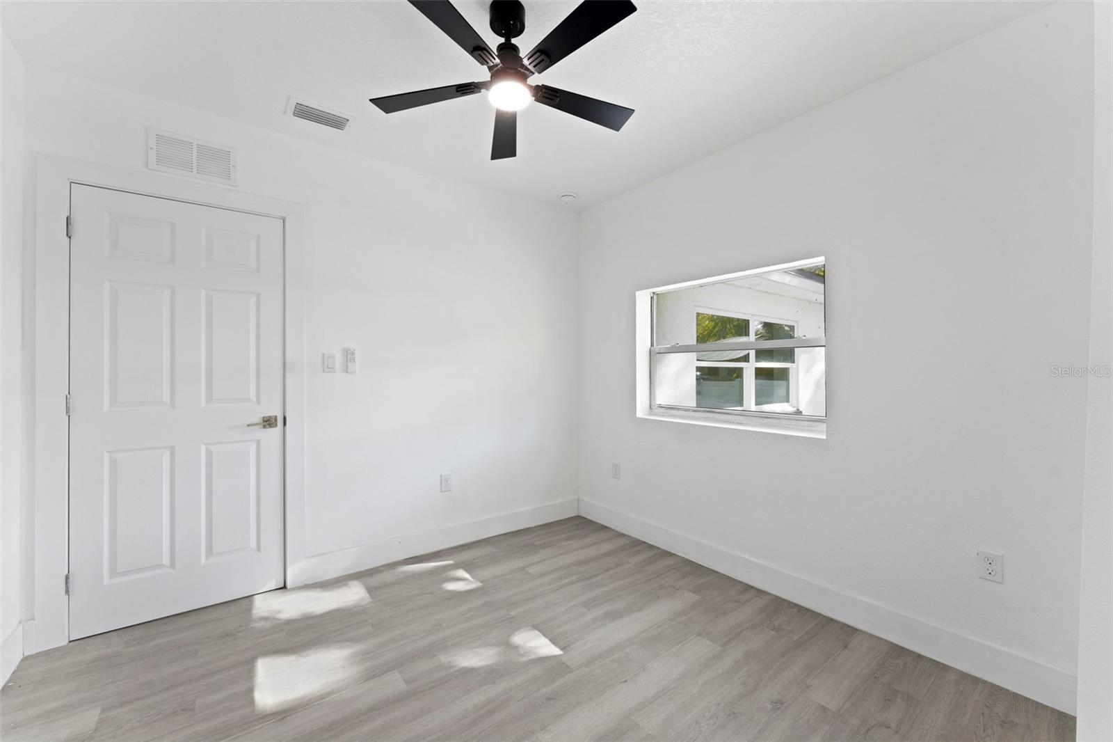 Image 20 of 27 For 10124 Hyacinth Avenue