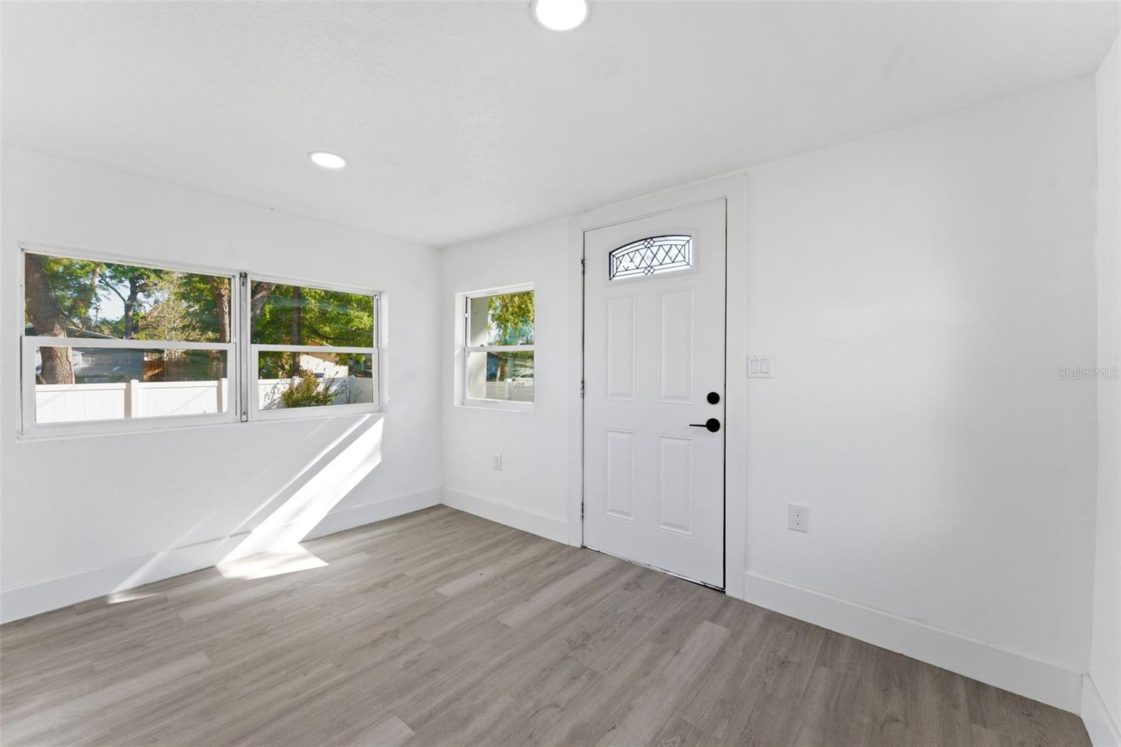 Image 5 of 27 For 10124 Hyacinth Avenue