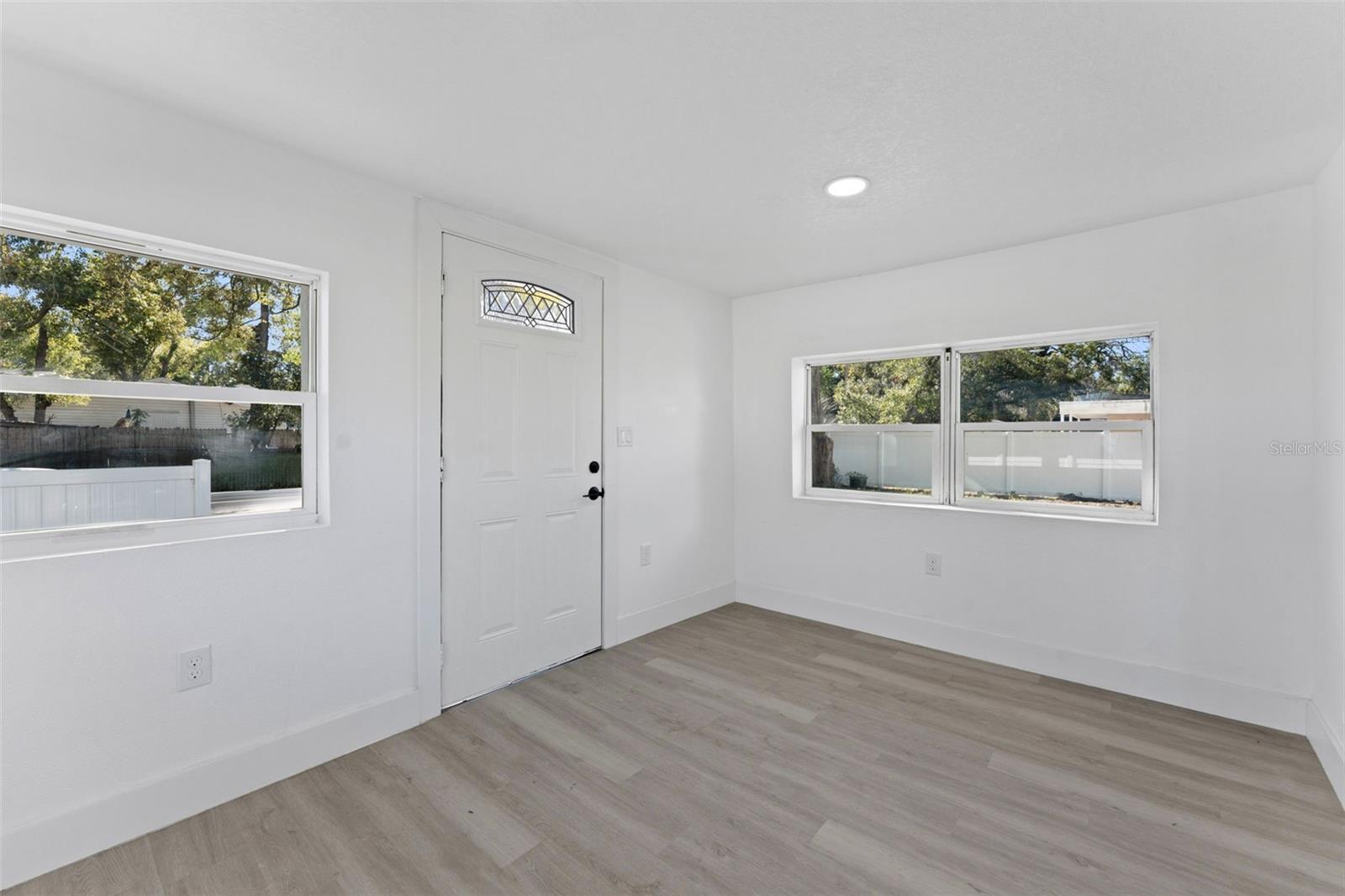 Image 6 of 27 For 10124 Hyacinth Avenue