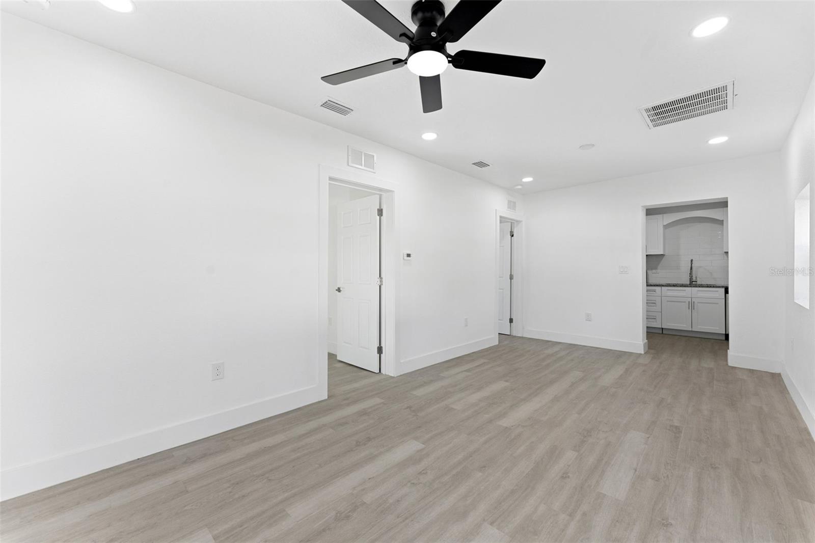 Image 9 of 27 For 10124 Hyacinth Avenue