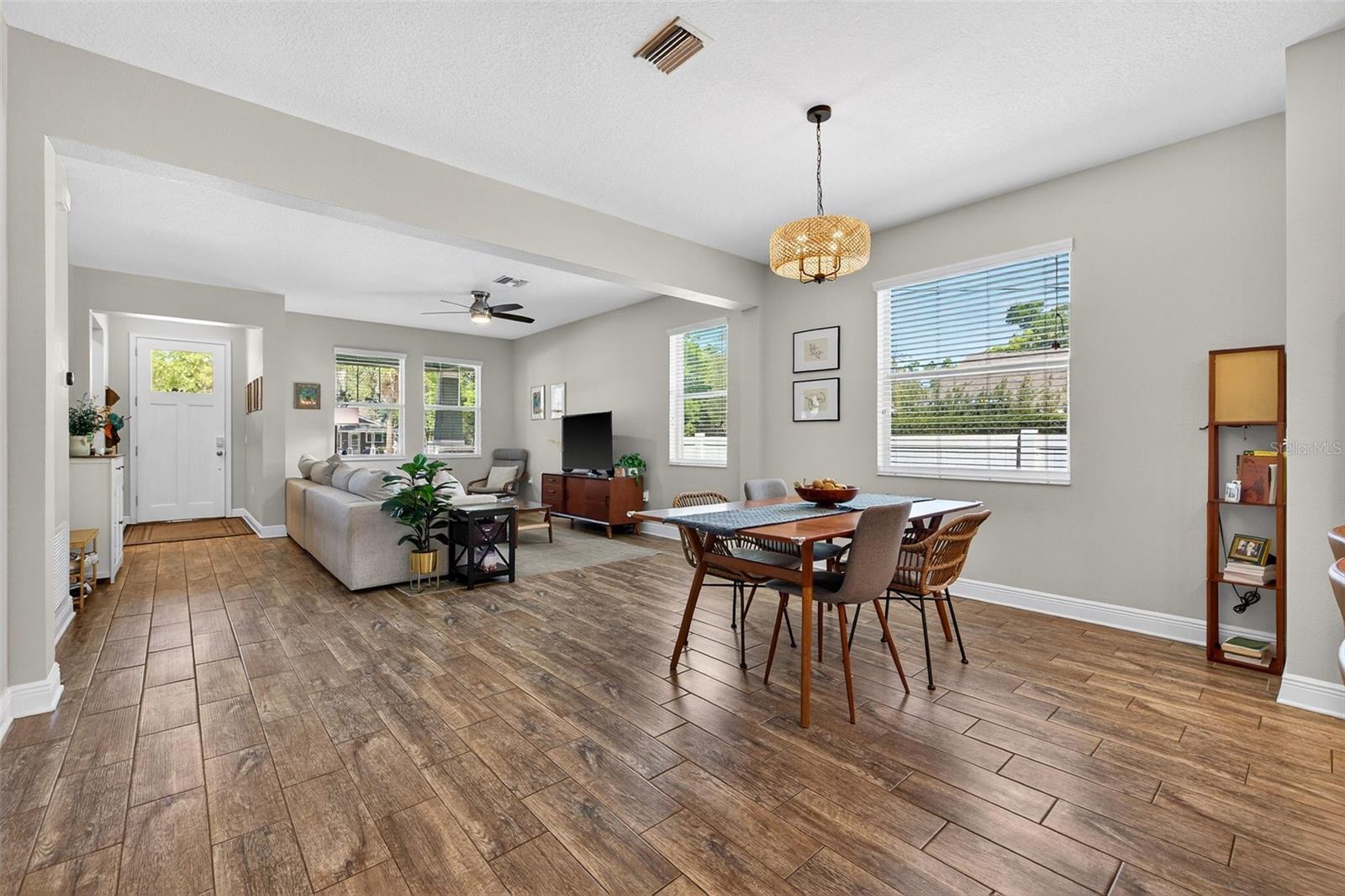 Image 12 of 35 For 1003 Comanche Avenue