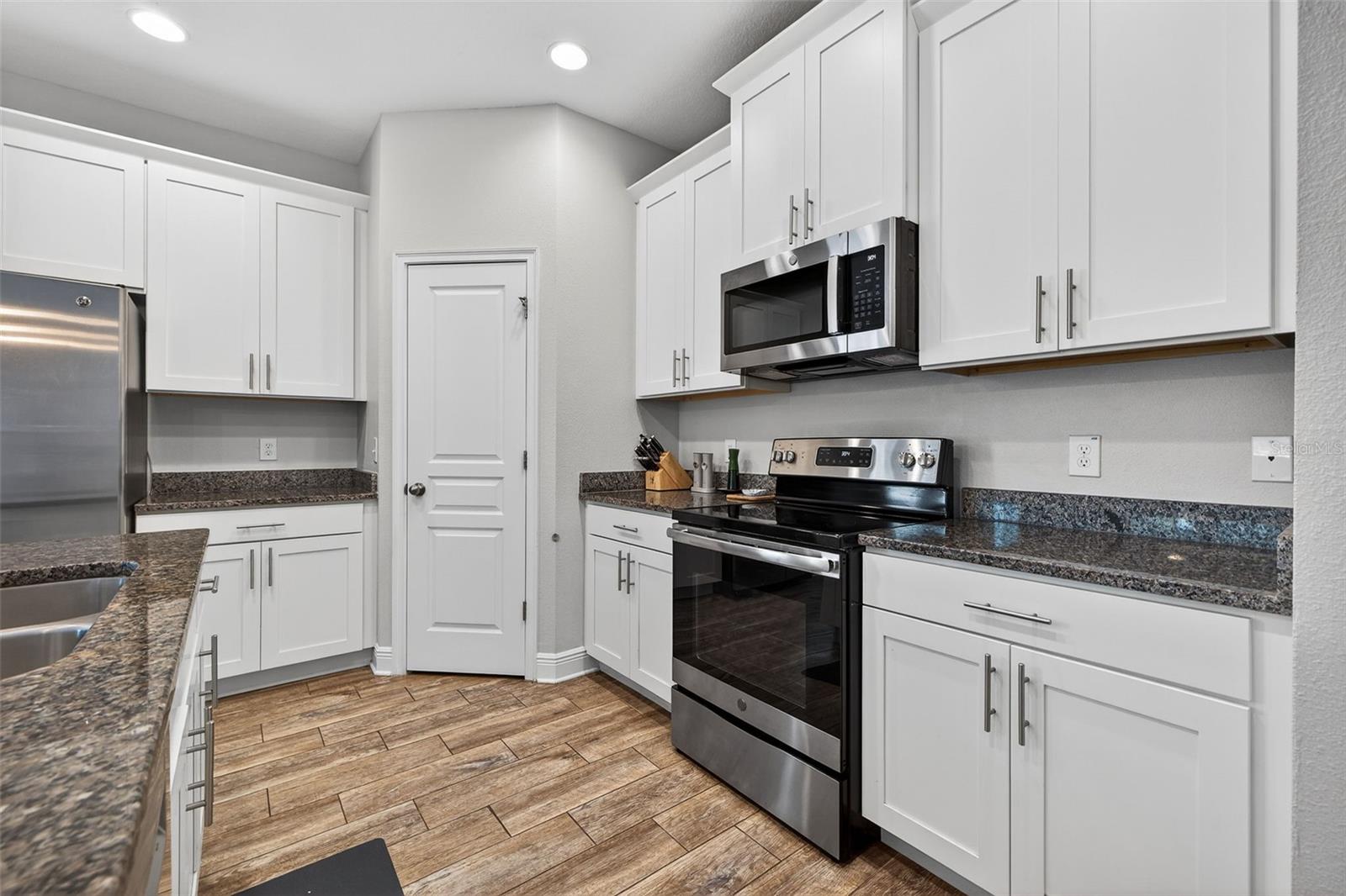 Image 14 of 35 For 1003 Comanche Avenue