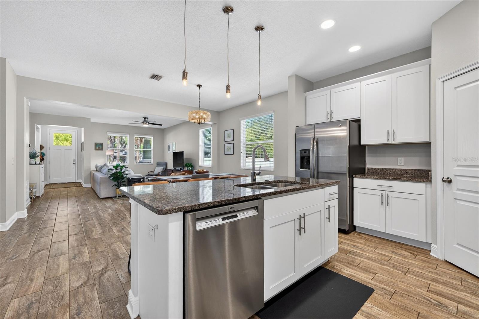 Image 16 of 35 For 1003 Comanche Avenue