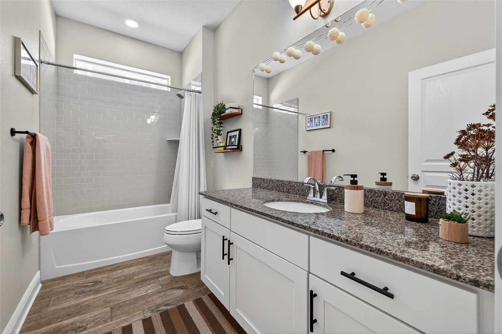 Image 24 of 35 For 1003 Comanche Avenue