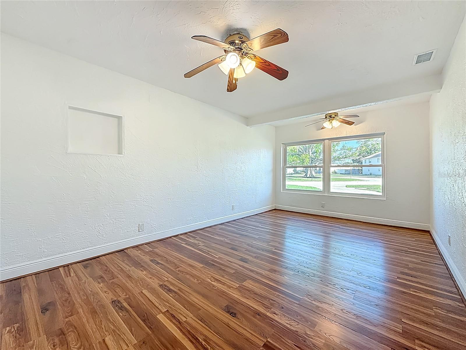 Image 10 of 45 For 396 Lewis Boulevard Se