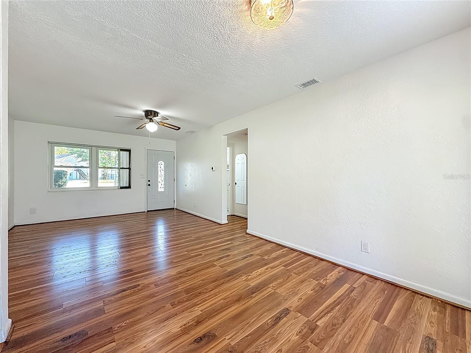 Image 11 of 45 For 396 Lewis Boulevard Se