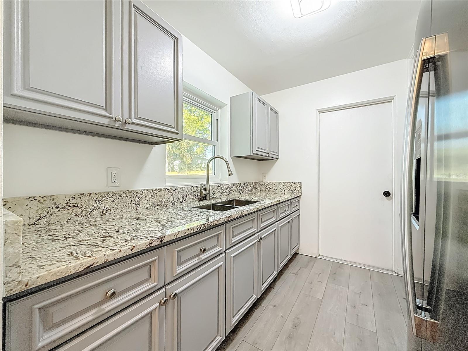 Image 20 of 45 For 396 Lewis Boulevard Se