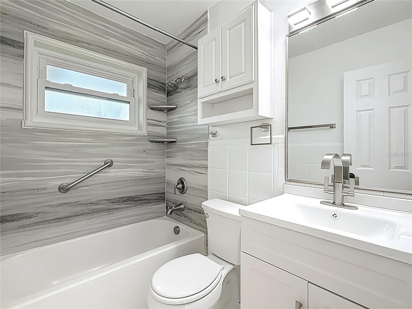 Image 29 of 45 For 396 Lewis Boulevard Se