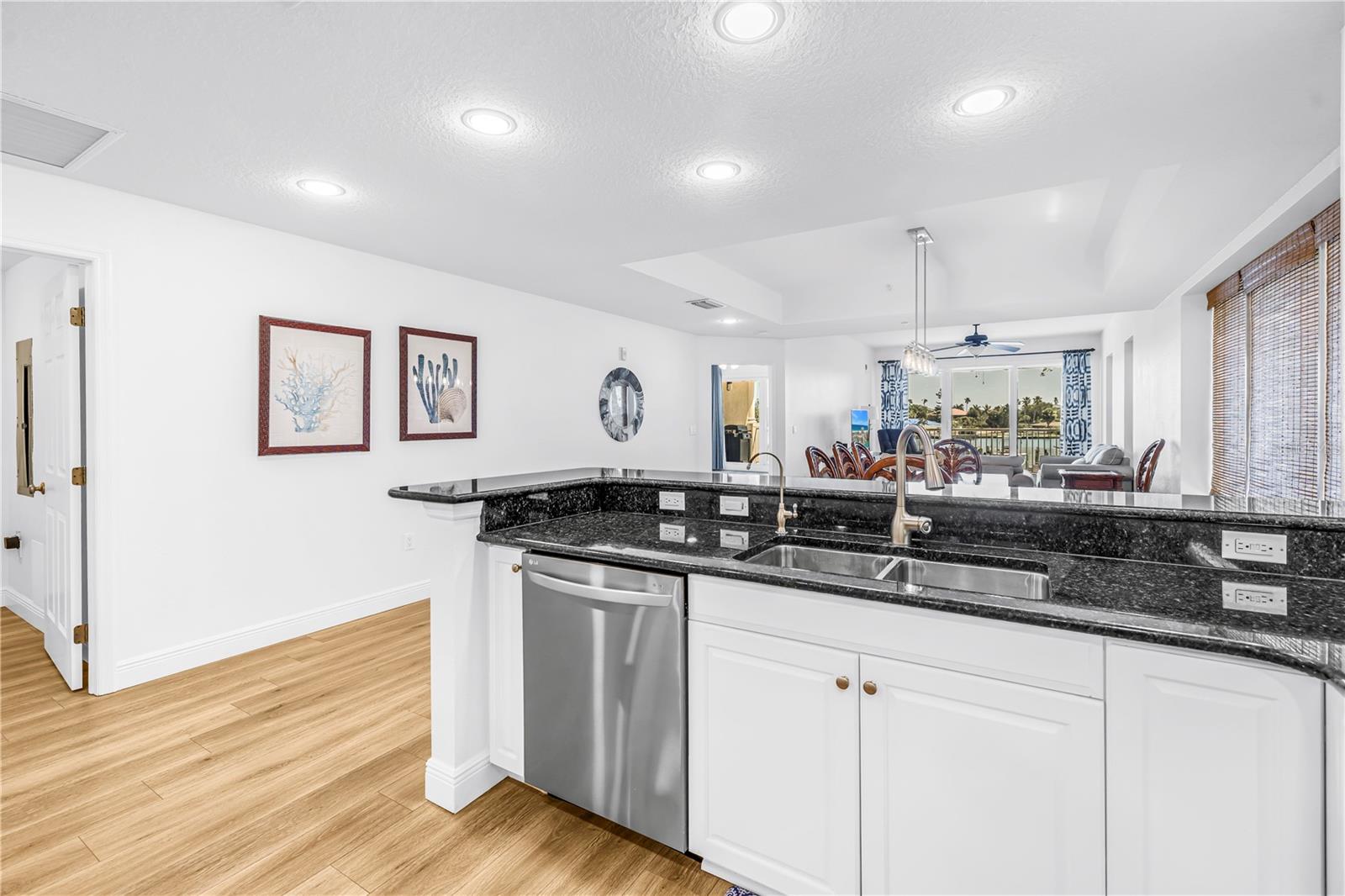 Image 10 of 52 For 3805 Gulf Boulevard 205