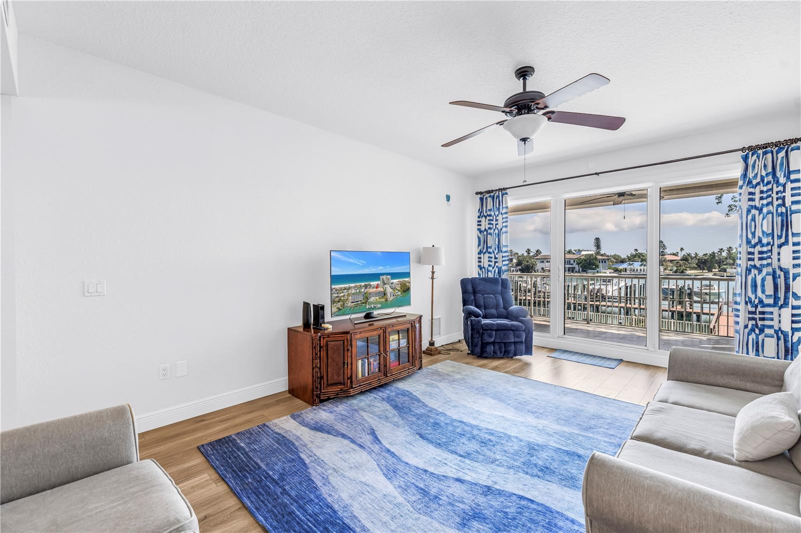 Image 17 of 52 For 3805 Gulf Boulevard 205