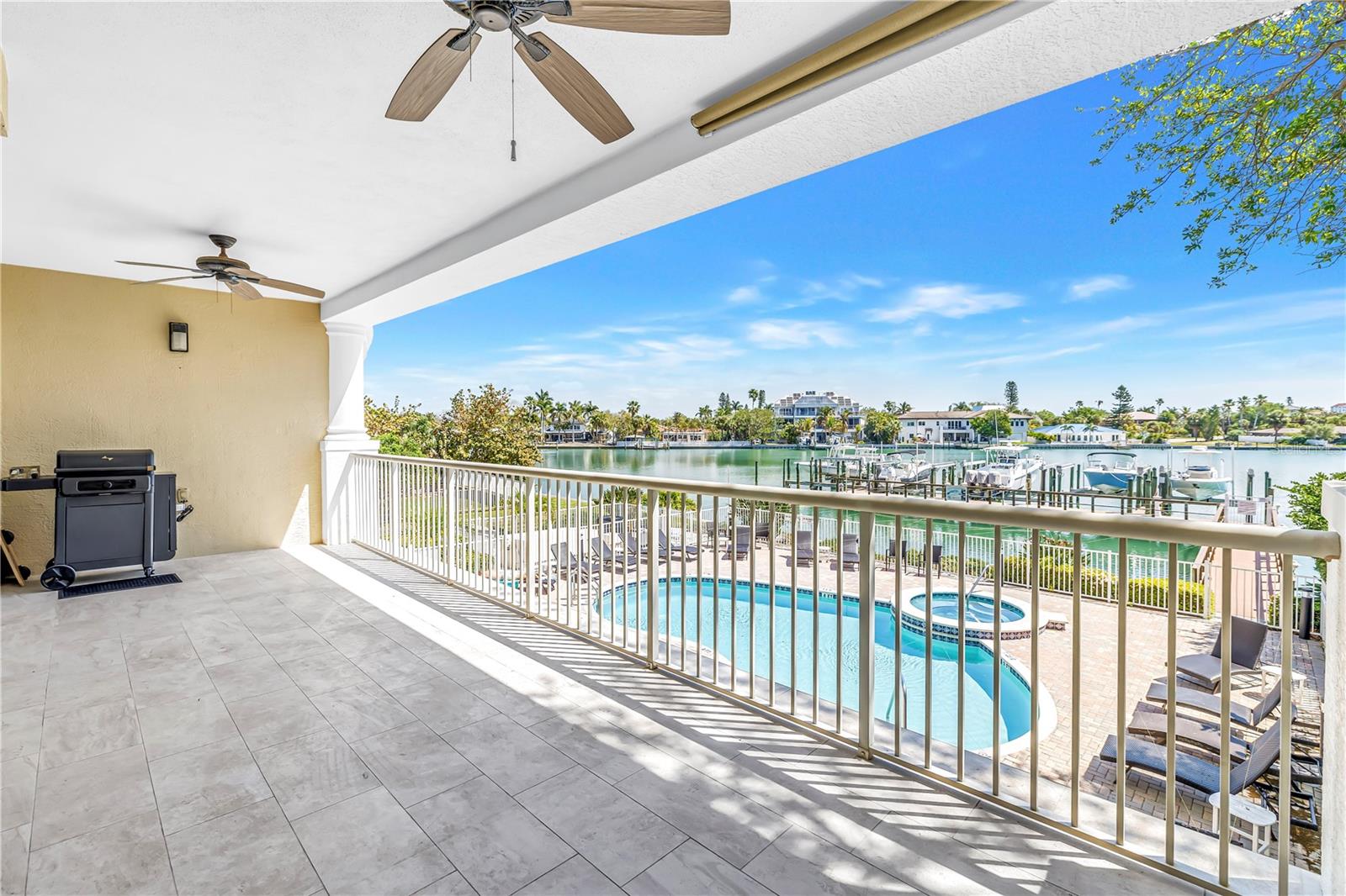 Image 37 of 52 For 3805 Gulf Boulevard 205