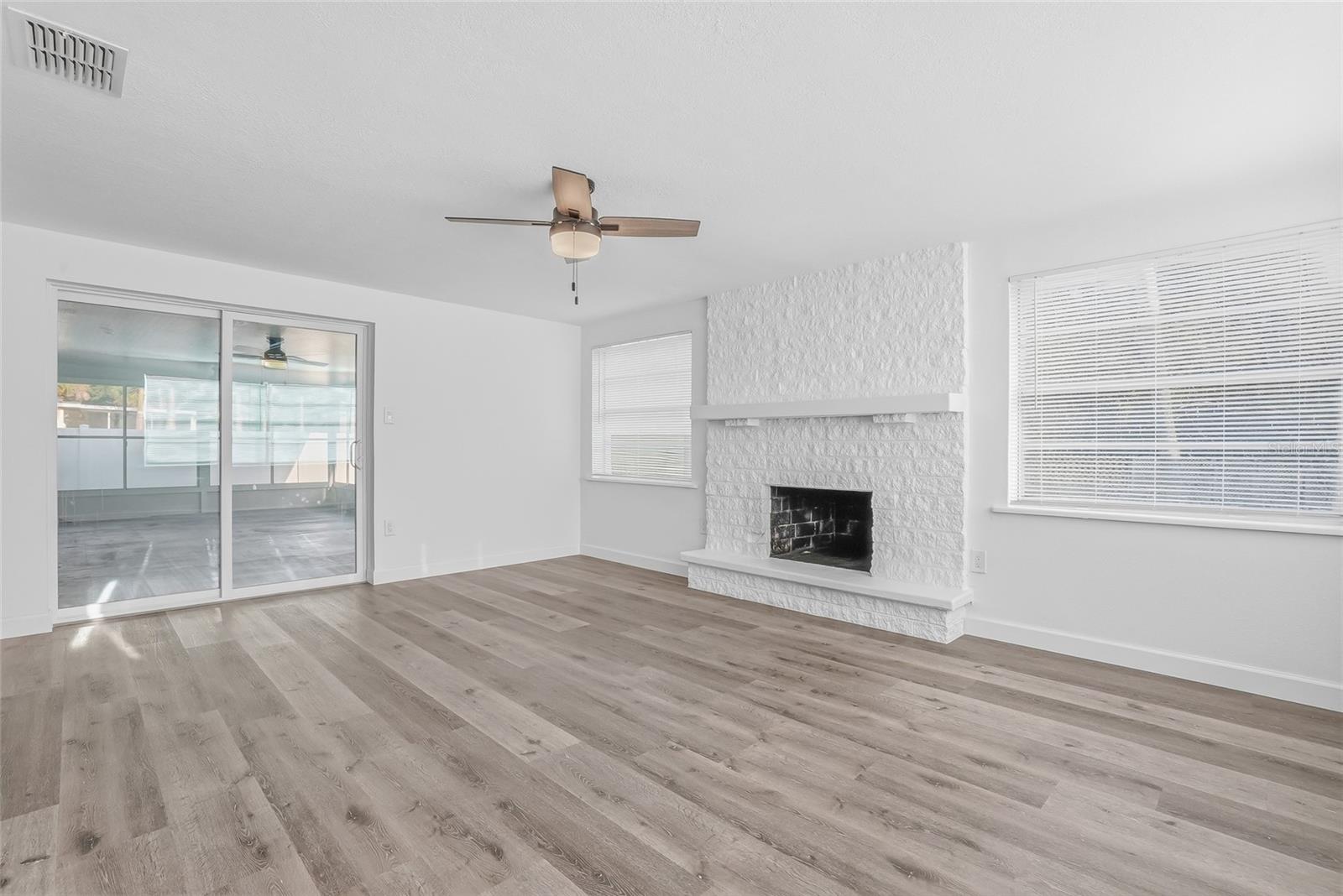 Image 16 of 37 For 7840 Gulf Way