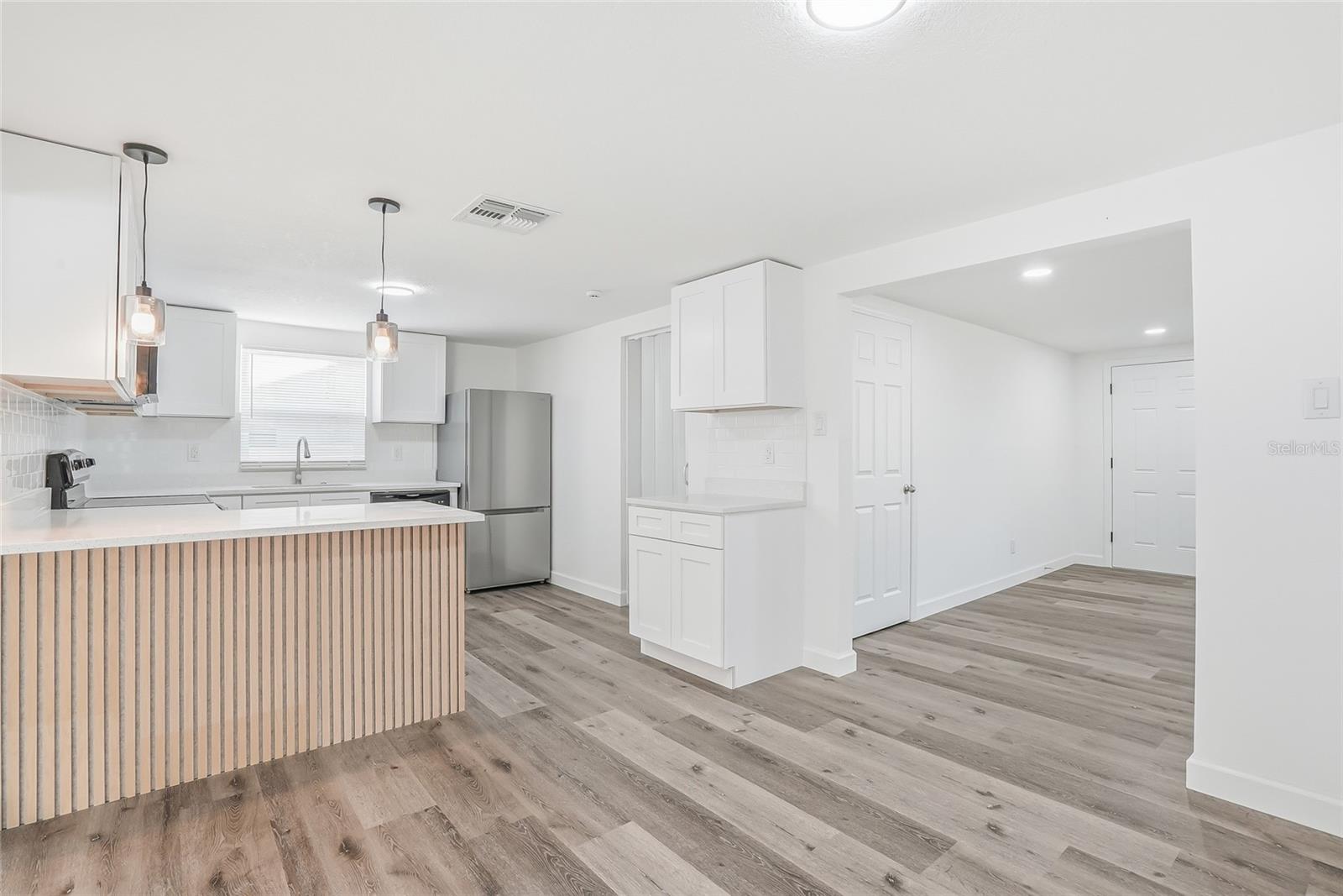 Image 6 of 37 For 7840 Gulf Way