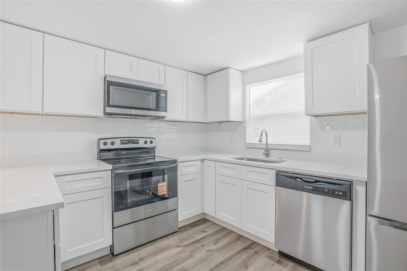 Image 9 of 37 For 7840 Gulf Way