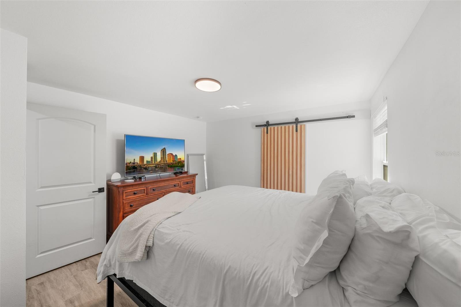 Image 16 of 27 For 1801 Knollwood Street