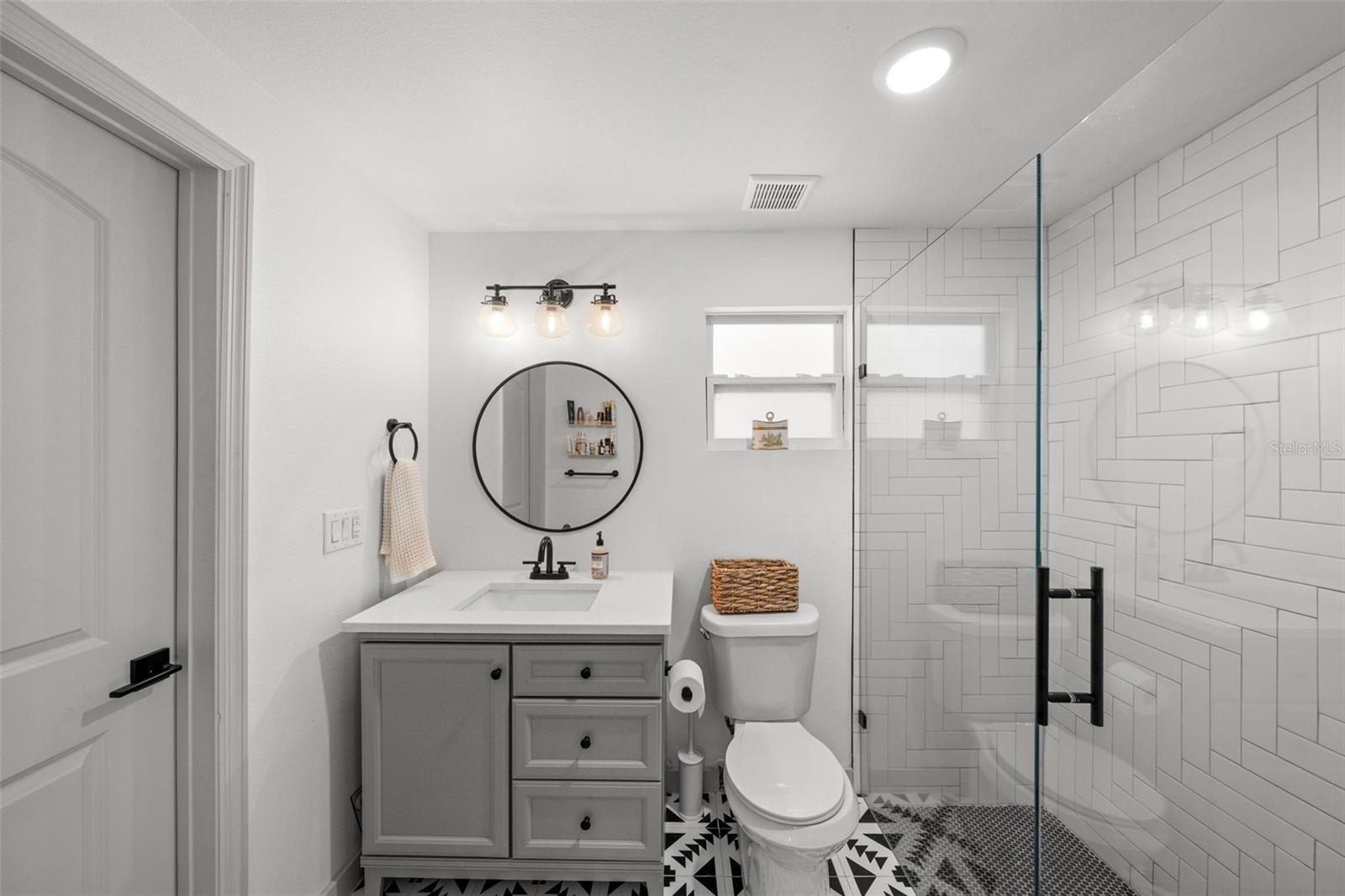 Image 18 of 27 For 1801 Knollwood Street